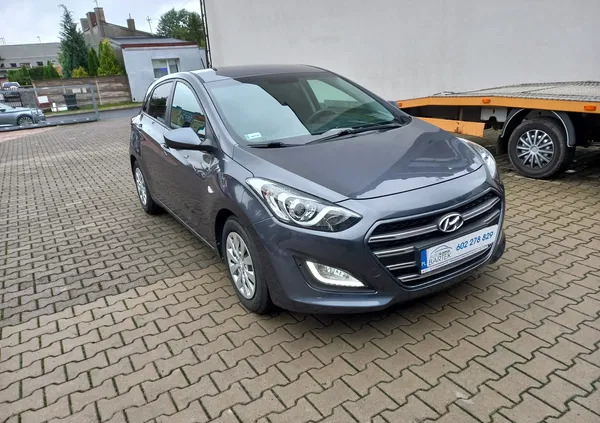 łódzkie Hyundai I30 cena 42600 przebieg: 143900, rok produkcji 2015 z Pabianice